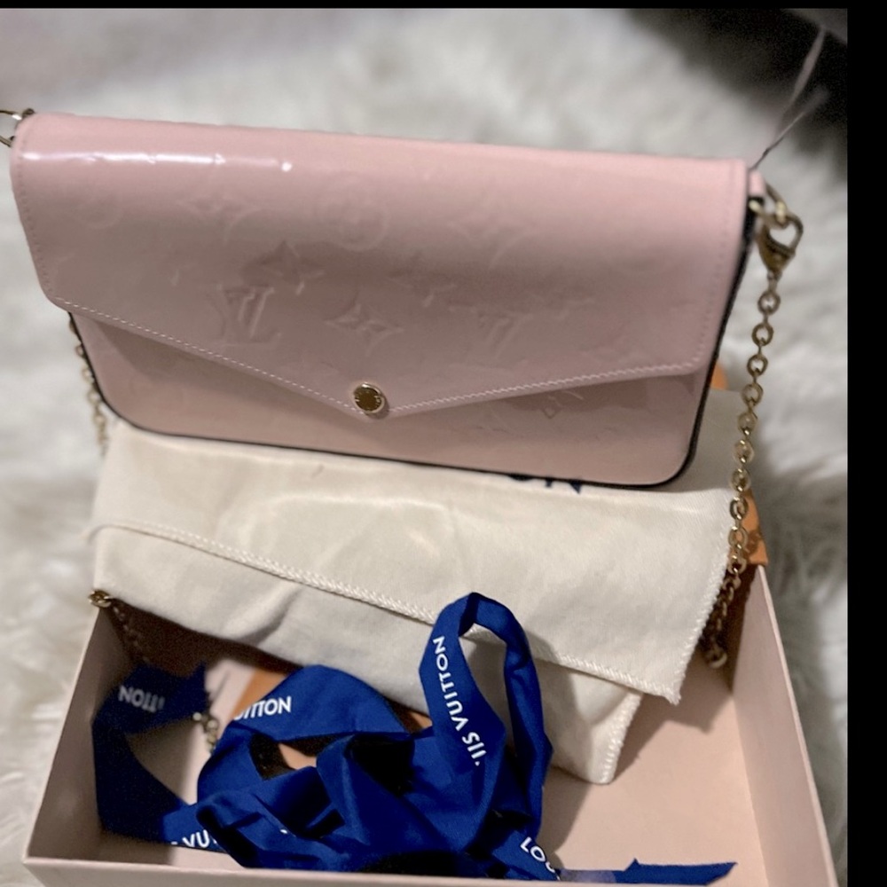 Authentic Louis Vuitton Felicie pochette monogram vernes leather bag in ros bai.